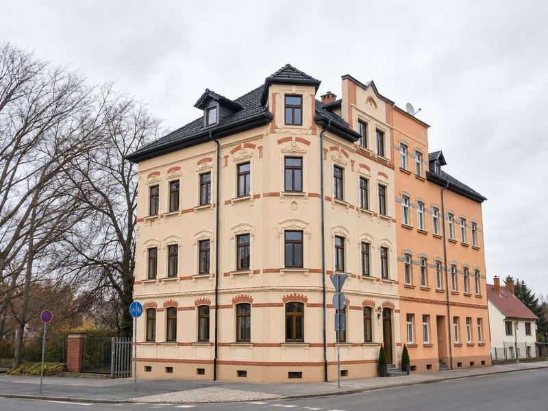 Mehrfamilienhaus-Rohbau in Altenburg für Sanierung, Umbau und Neupositionierung